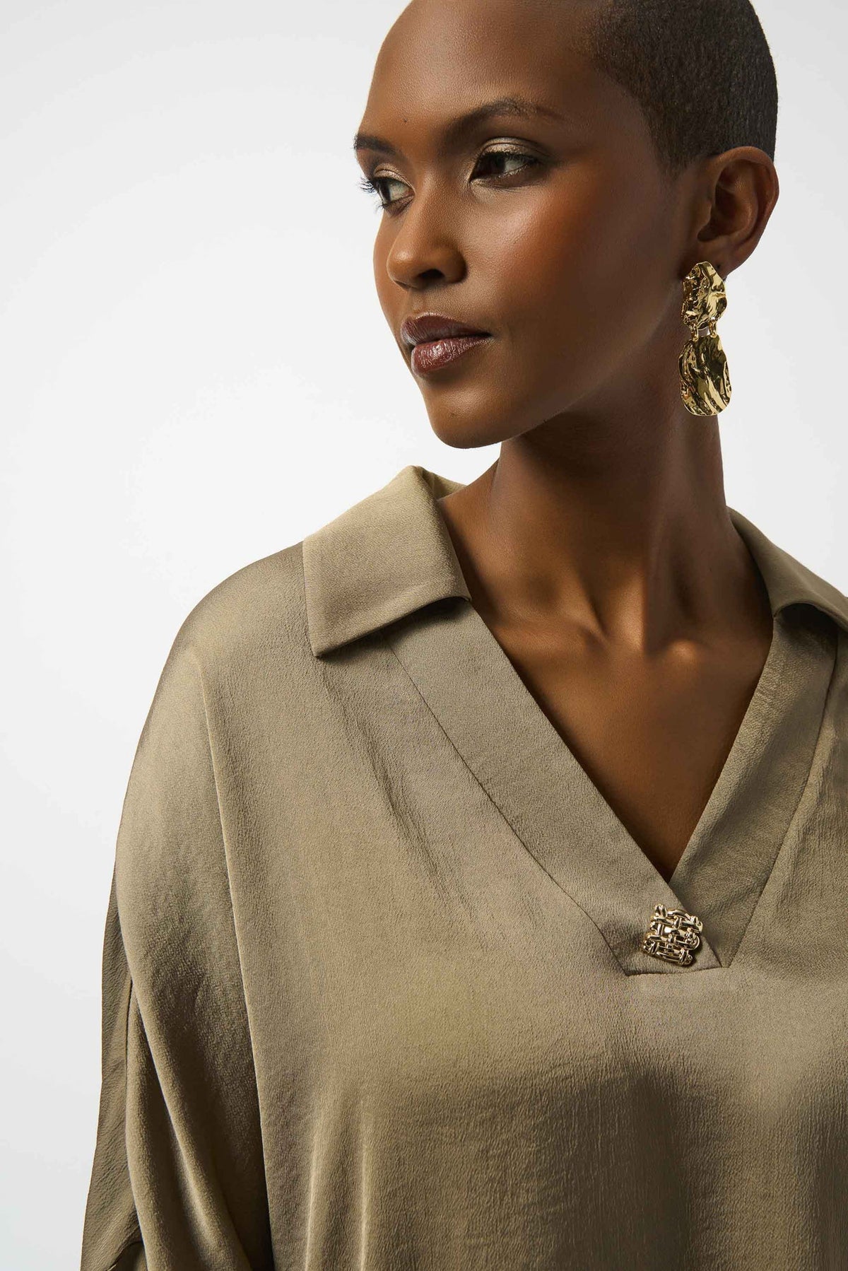 Chandail à col ouvert pour femme par Joseph Ribkoff | 253076 Java | Boutique Vvög, vêtements mode pour homme et femme