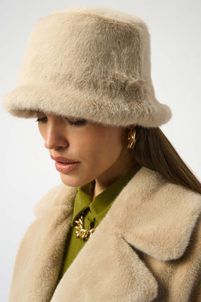 Chapeau d'hiver pour femme par Joseph Ribkoff | 253975 Amande | Boutique Vvög, vêtements mode pour homme et femme