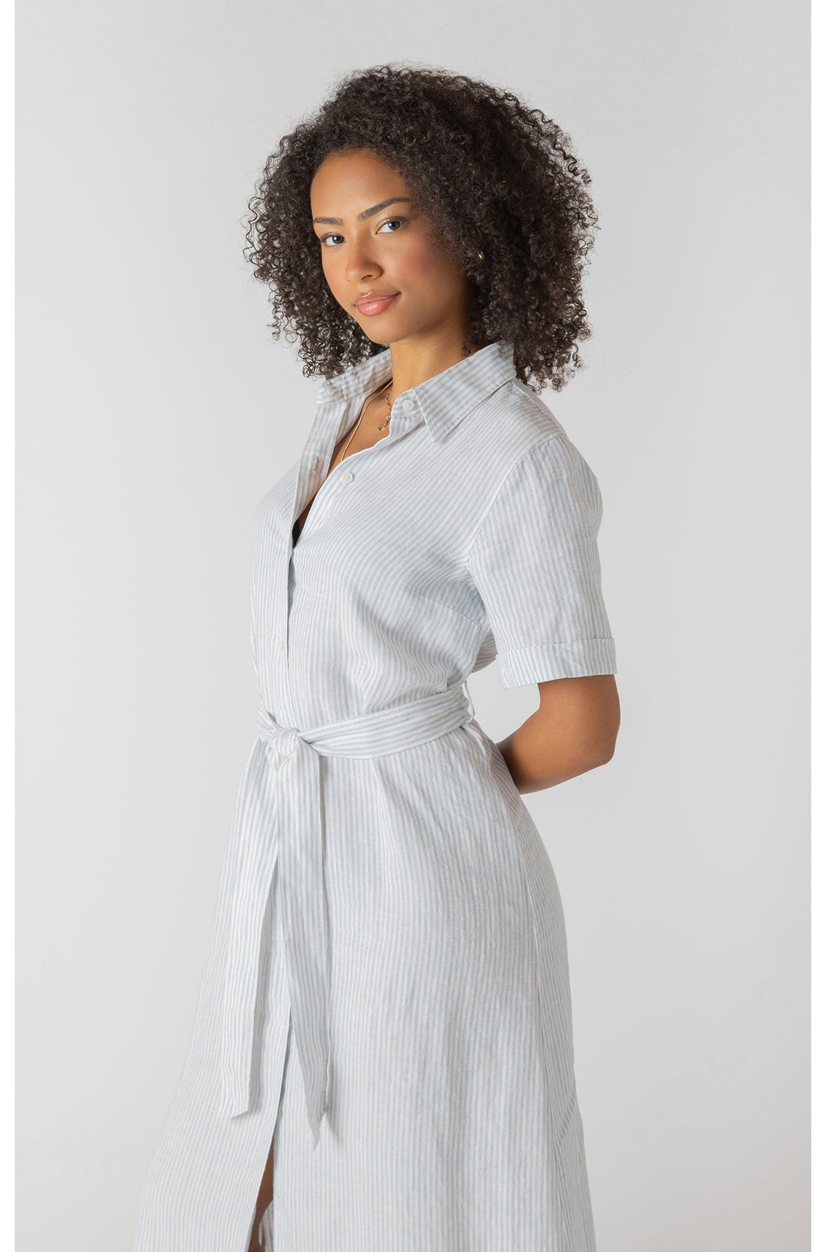Robe pour femme par Room 34 | 2722516 DG Rayures Blanches Et Bleues | Boutique Vvög, vêtements mode pour homme et femme
