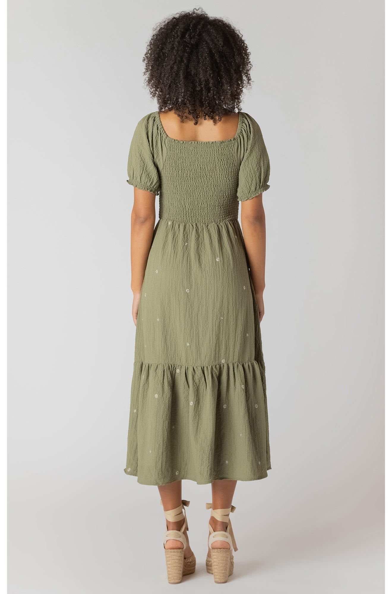 Robe pour femme par Room 34 | 2722518 DG Sauge Brodé | Boutique Vvög, vêtements mode pour homme et femme