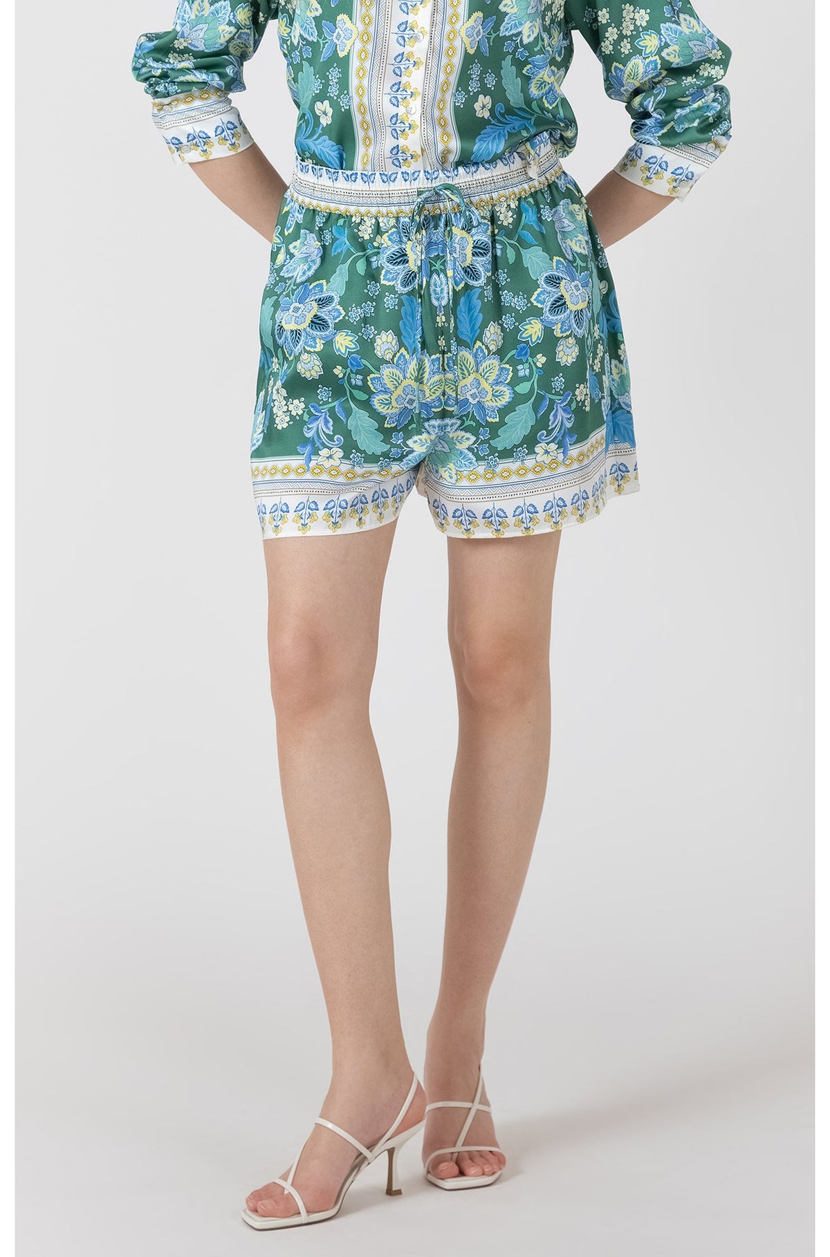 Short pour femme par Black Tape | 2722722 T Foulard Poolside | Boutique Vvög, vêtements mode pour homme et femme