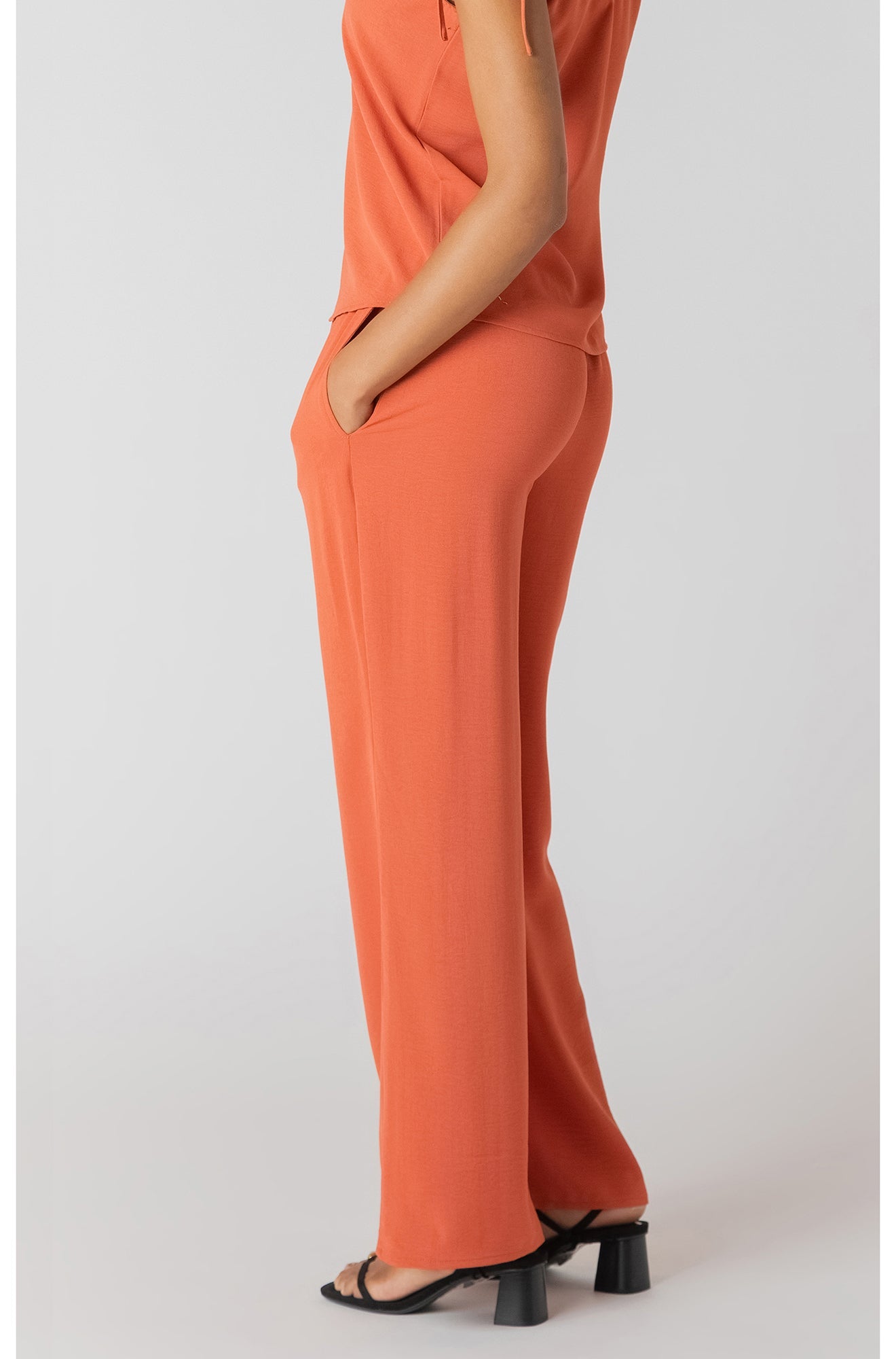 Pantalon pour femme par Room 34 | 2722739 DG Cuivre | Boutique Vvög, vêtements mode pour homme et femme