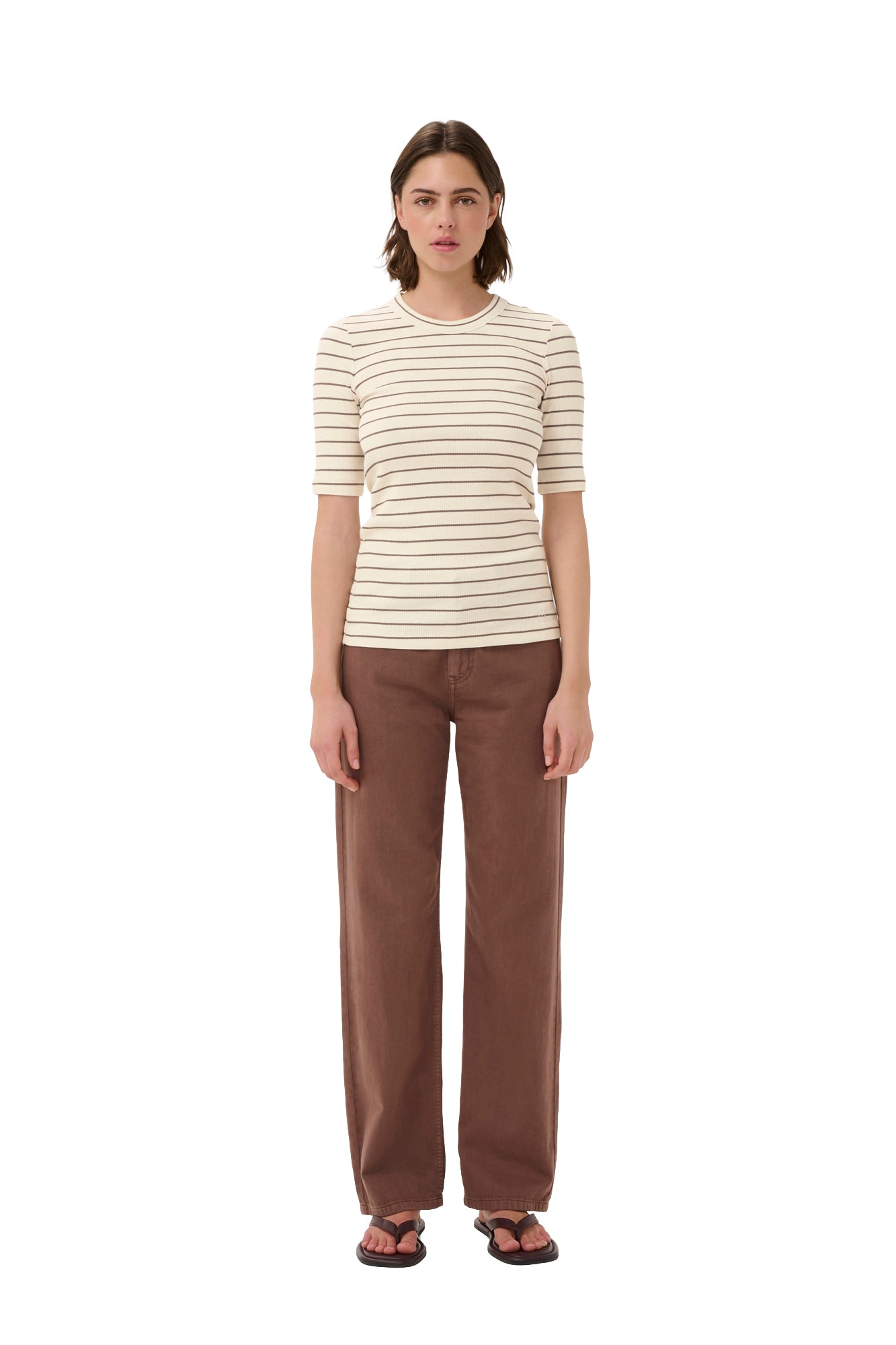 Vue avant complète du T-Shirt crème à rayures, col rond, manches courtes et coupe ajustée pour femme par InWear