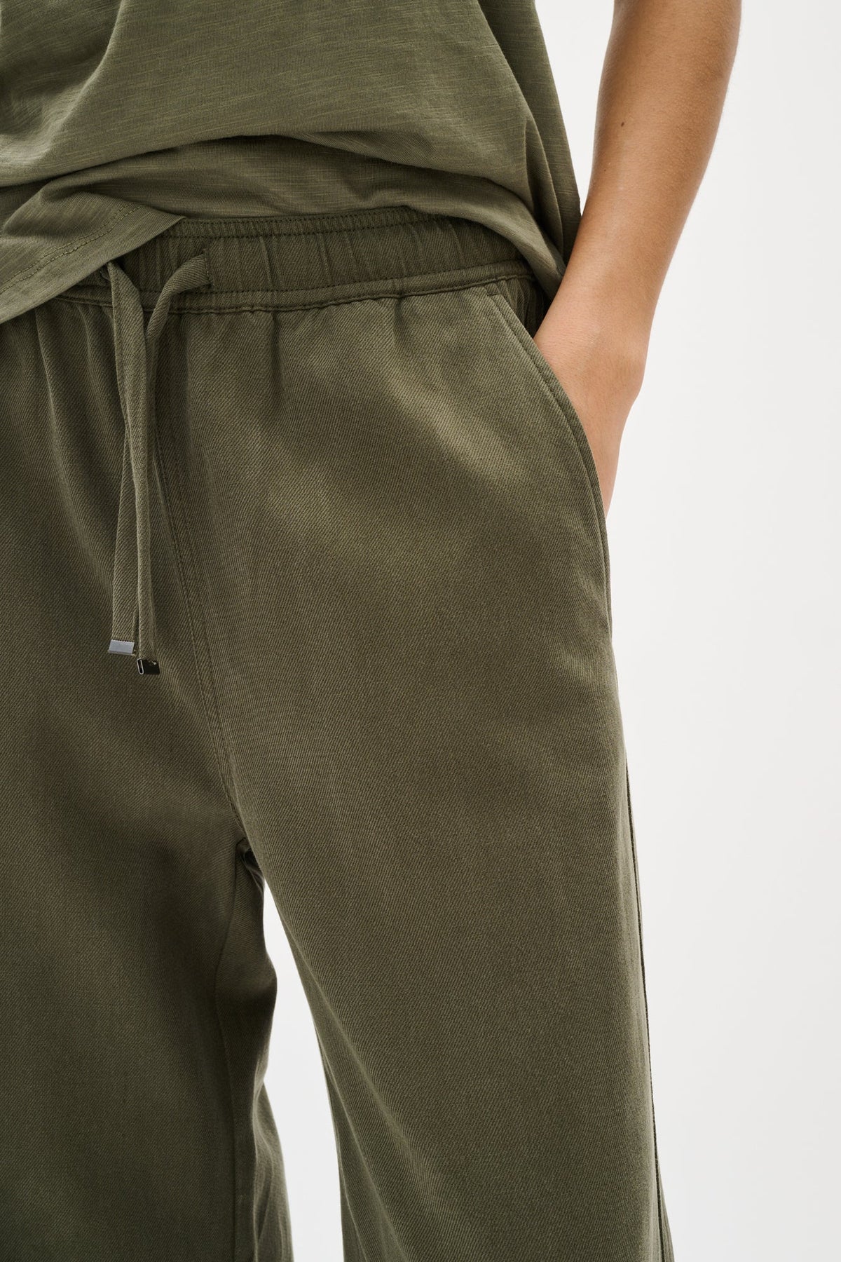 Pantalon pour femme par InWear | 30110567 Olive Poussiéreuse | Boutique Vvög, vêtements mode pour homme et femme