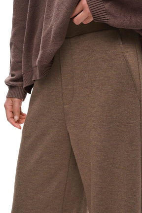 Pantalon brun à jambe large avec tissu chiné ainsi que poche côté et couture devant pour femme par InWear en gros plan