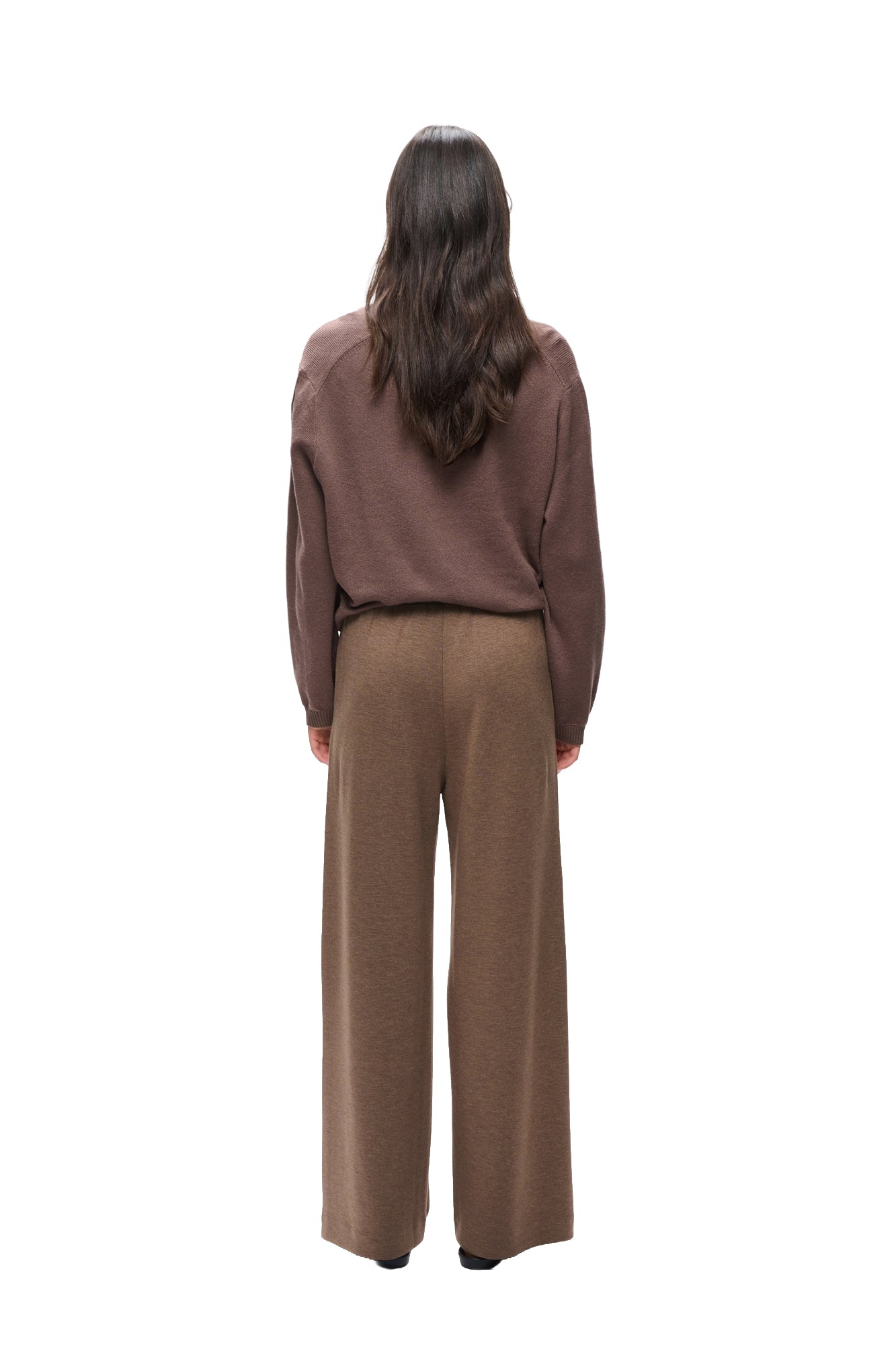 Pantalon brun à jambe large, avec jambes longues et taille arrière pour femme par InWear, vue de dos sur mannequin