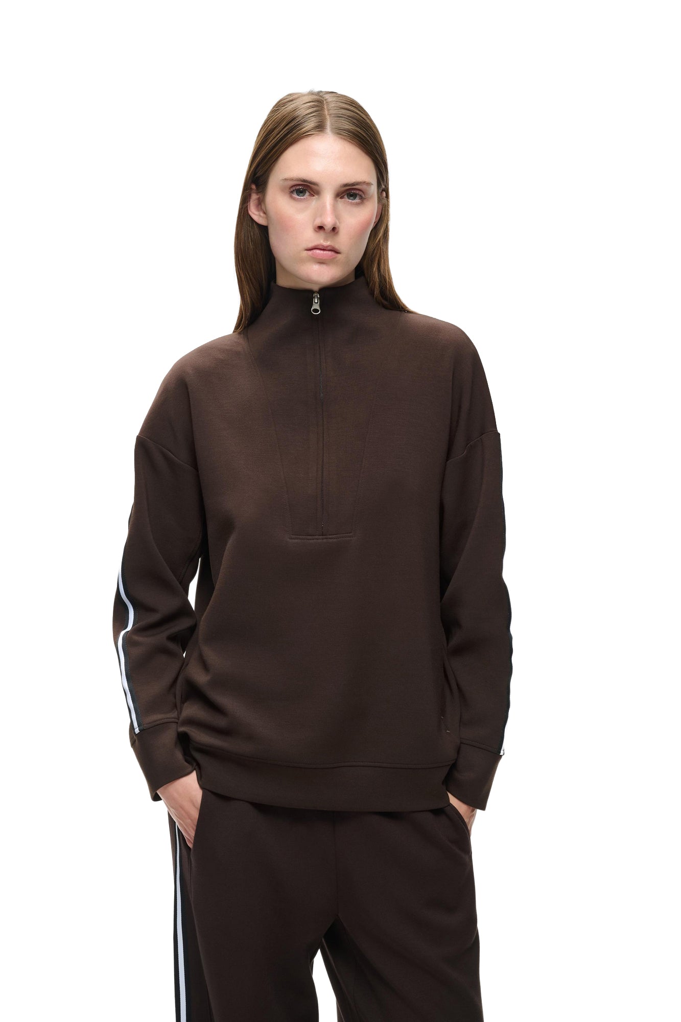 Chandail molletonné brun foncé à demi-fermeture éclair, col montant pour femme par InWear, vue de face