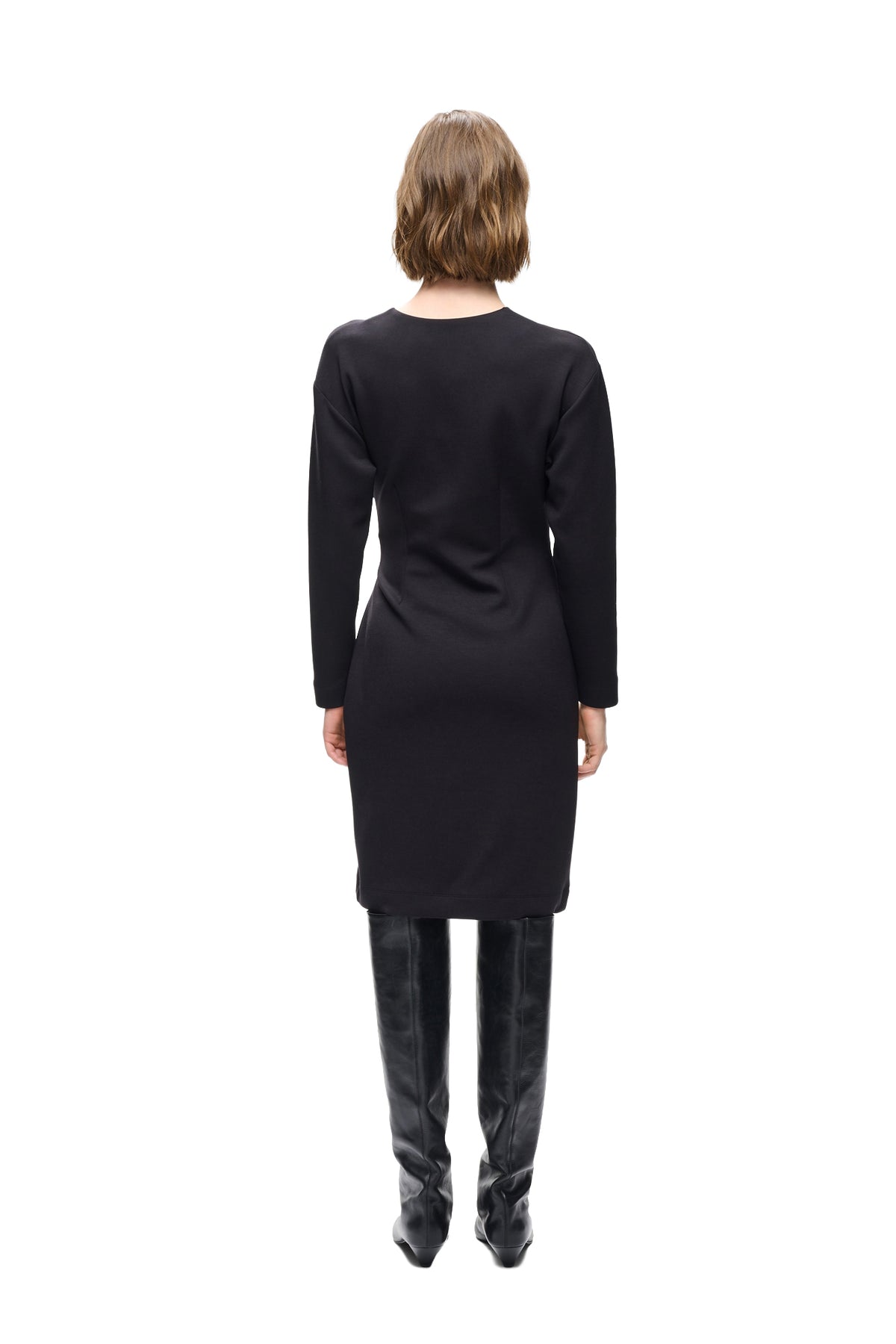 Vue arrière sur mannequin de la robe noire à manches longues et ourlet au genou pour femme par InWear