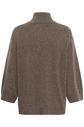 Vue arrière du chandail manches longues en tricot taupe à col montant, épaules tombantes pour femme par InWear