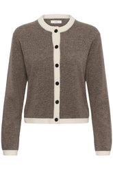 Chandail manches longues en tricot taupe isolé de face avec bordures côtelées crème et boutons noirs pour femme par InWear