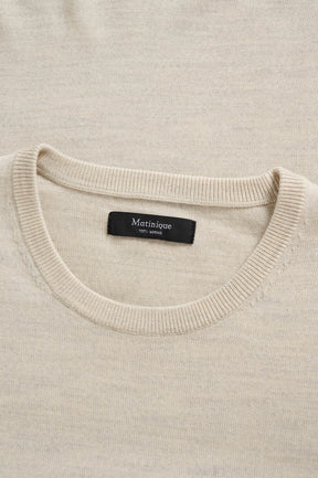 Matinique men's collar detail of the light beige knit long-sleeve knit sweater with ribbed crewneck and black neck label