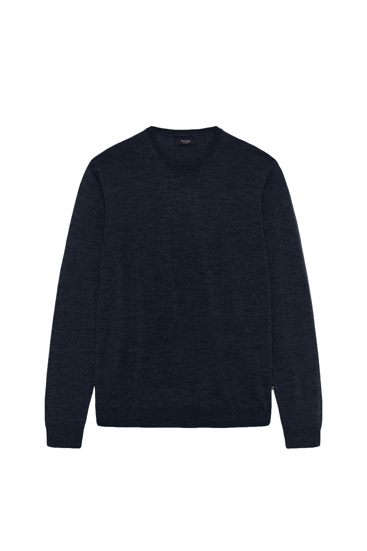 Chandail en tricot bleu marine foncé isolé de face, manches longues, poignets et ourlet côtelés pour homme par Matinique
