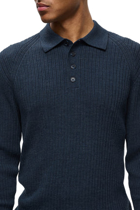 Polo manches longues côtelé bleu marine avec col, patte et côtes aux épaules pour homme par Matinique, détail avant
