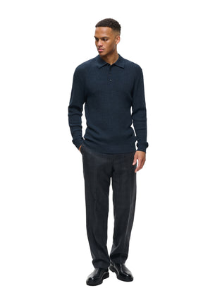 Polo côtelé bleu marine à manches longues avec col et boutons pour homme par Matinique, vue de face pleine longueur