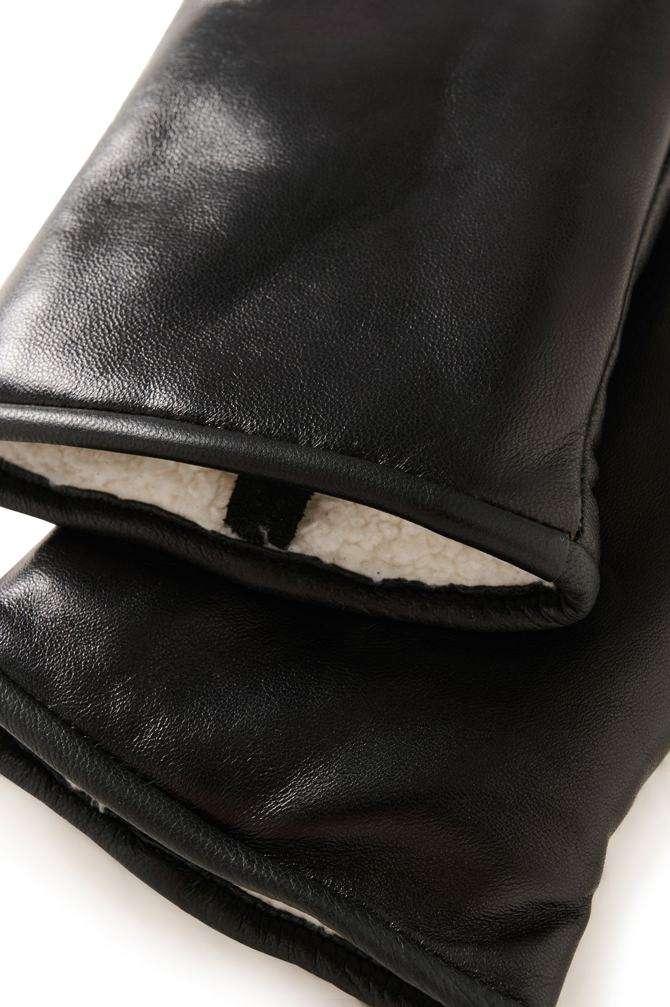 Mitaines noir avec poignet d’une mitaine en cuir pour femme par Part Two en gros plan