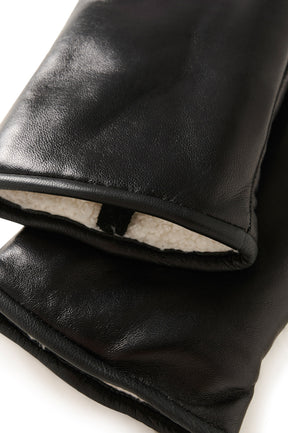 Mitaines noir avec poignet d’une mitaine en cuir pour femme par Part Two en gros plan