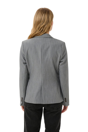 Veston gris à rayures fines avec épaules structurées pour femme par Part Two, vue de dos sur mannequin