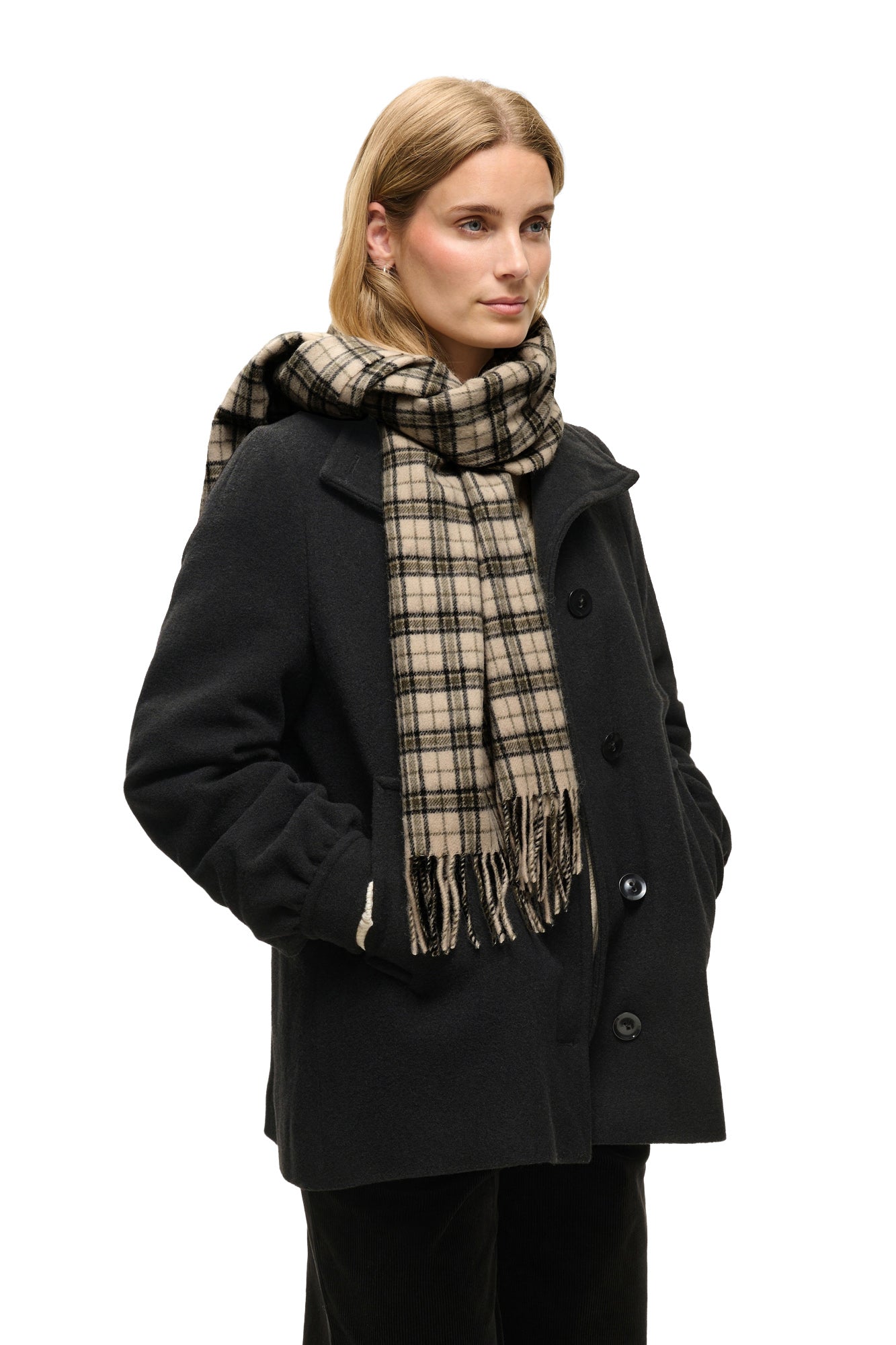 Foulard à carreaux beige enroulé au cou avec franges pendantes pour femme par Part Two en vue de côté