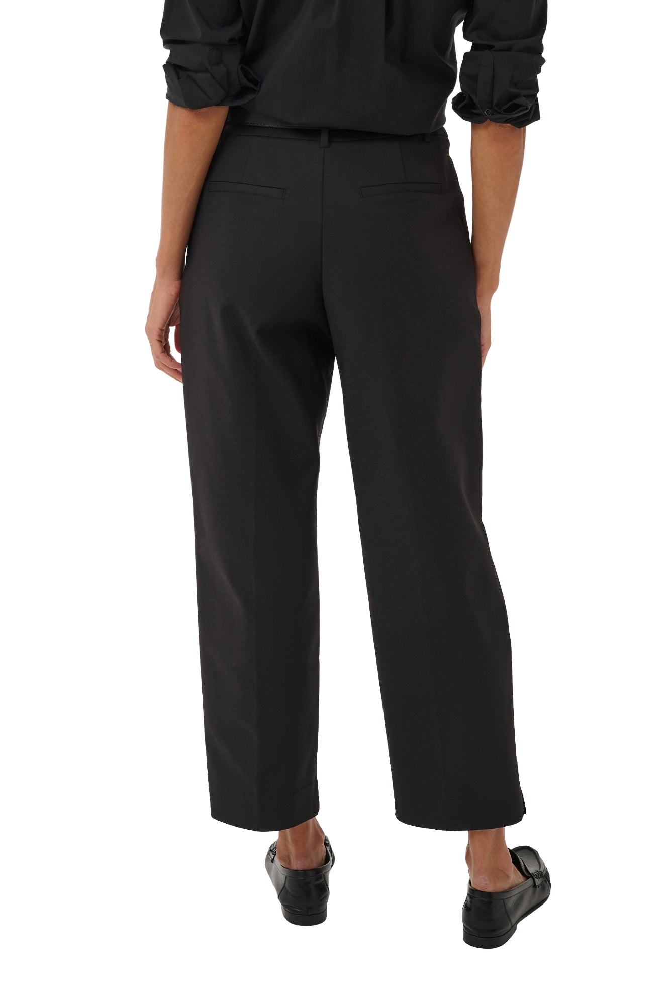 Vue arrière du pantalon noir écourté à jambe droite avec passants et poches passepoilées pour femme par Part Two