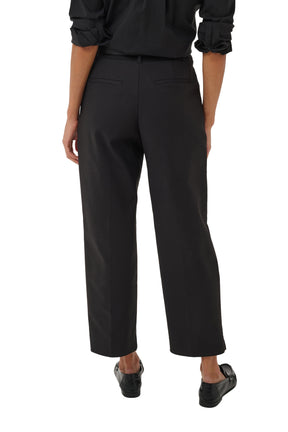 Vue arrière du pantalon noir écourté à jambe droite avec passants et poches passepoilées pour femme par Part Two