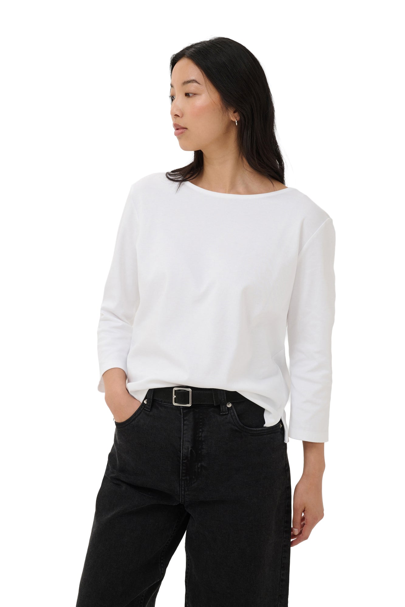 T-Shirt blanc à manches longues et encolure bateau sur mannequin, vue de face pour femme par Part Two