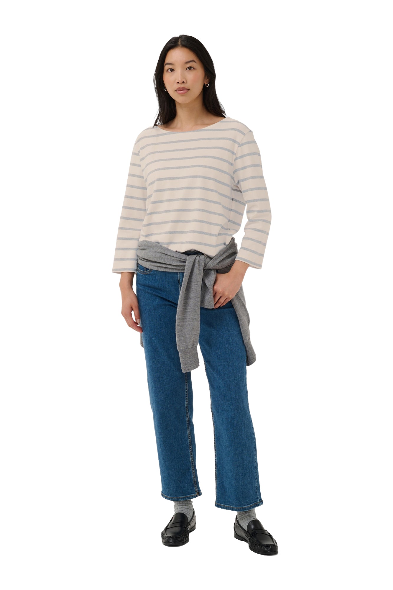 Vue pleine longueur de face du T-Shirt crème rayé à manches longues avec jeans pour femme par Part Two
