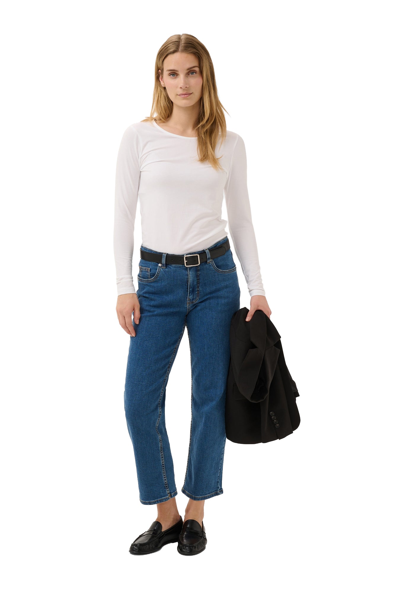 Vue de face en pied du T-Shirt blanc à manches longues porté rentré dans un jean bleu pour femme par Part Two