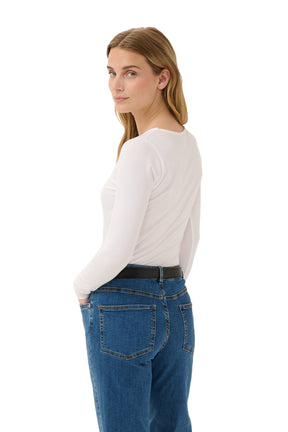 Vue arrière de biais du T-Shirt blanc à manches longues avec dos uni et manches ajustées pour femme par Part Two