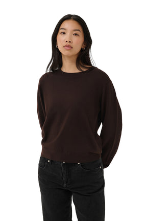 Chandail manches longues en tricot brun foncé à col rond et ourlet côtelé pour femme par Part Two, vue avant sur mannequin
