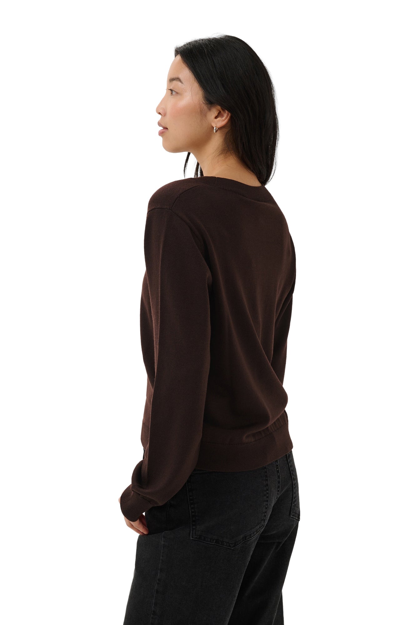 Vue arrière en angle d’un chandail manches longues en tricot brun foncé pour femme par Part Two
