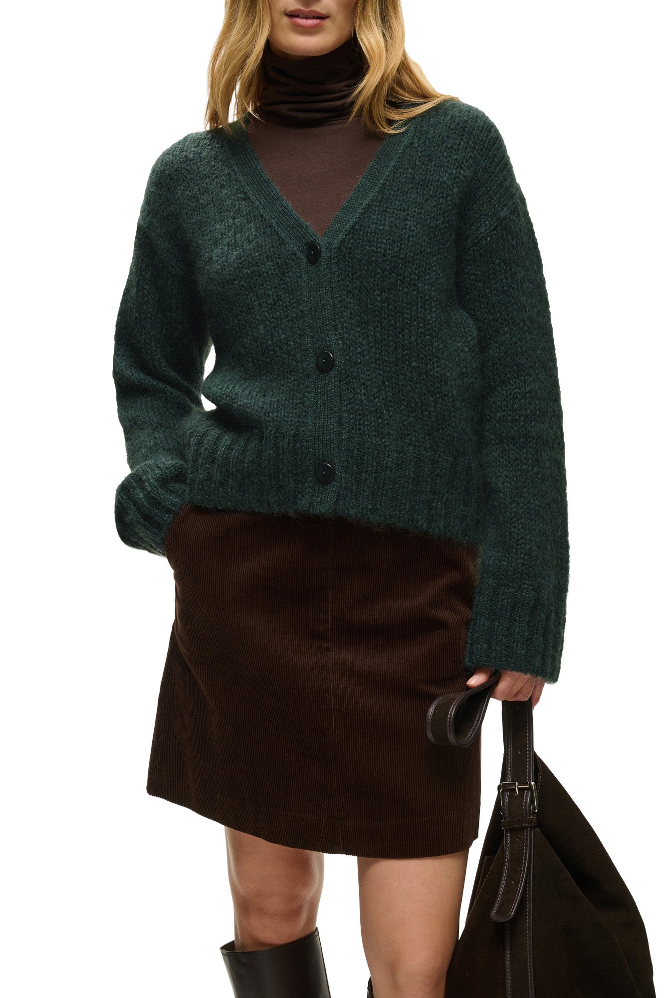 Cardigan en tricot vert foncé à col en V et boutons noirs pour femme par Part Two, vue de face sur modèle