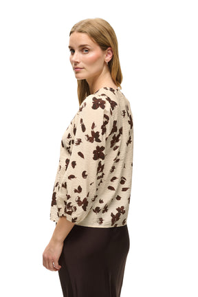 Blouse crème fleurie montrant manche ample, dos imprimé et ourlet droit pour femme par Part Two, vue de côté