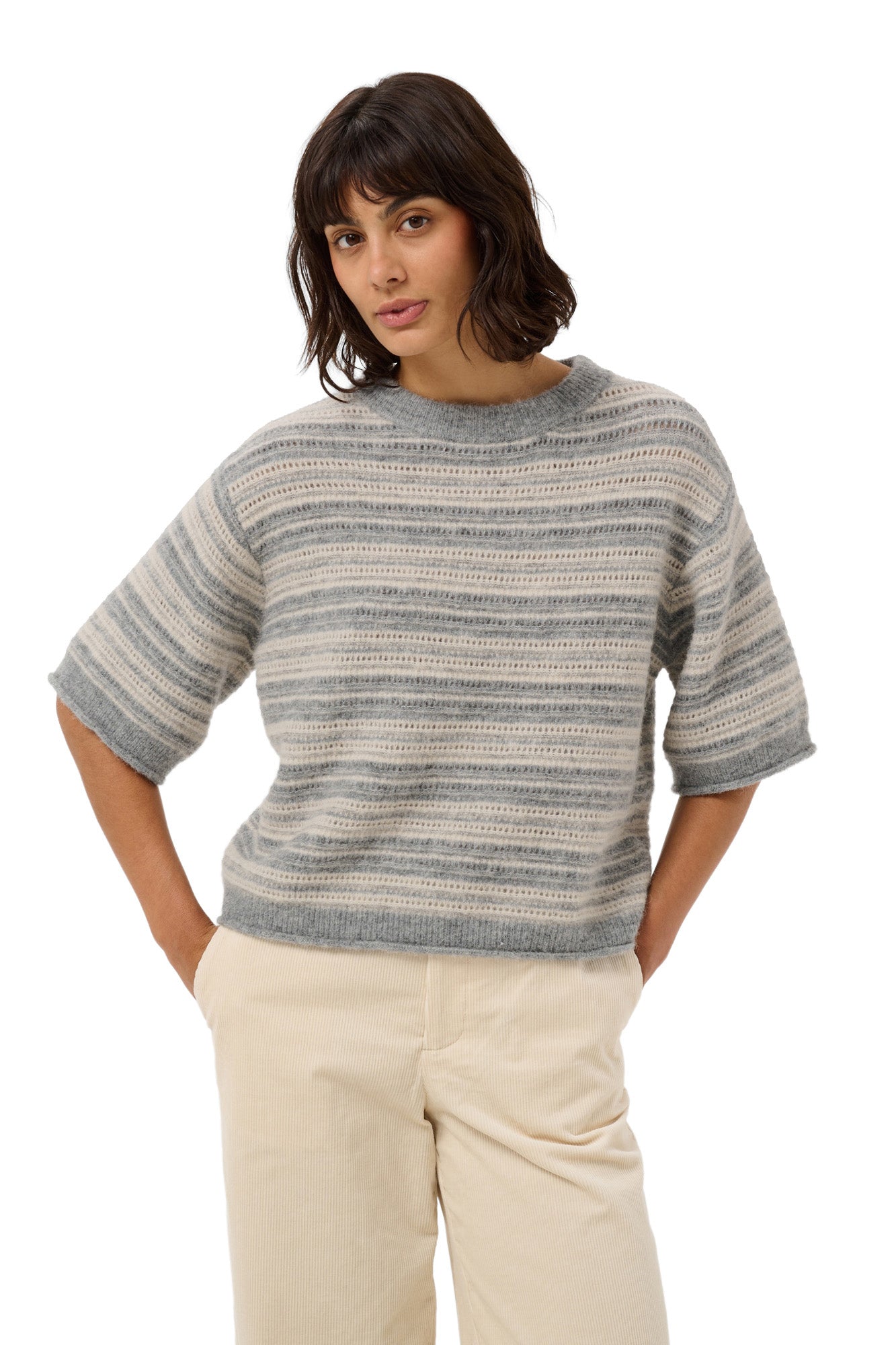 T-Shirt en tricot duveteux rayé gris et crème à bordures côtelées pour femme par Part Two, vue avant sur mannequin