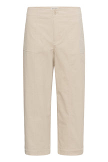 Pantalon jambe droite droit en velours côtelé crème avec bouton pour femme par Part Two, vue de face