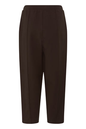 Vue arrière isolée du pantalon brun foncé à enfiler, ourlets écourtés et coutures au dos pour femme par Part Two