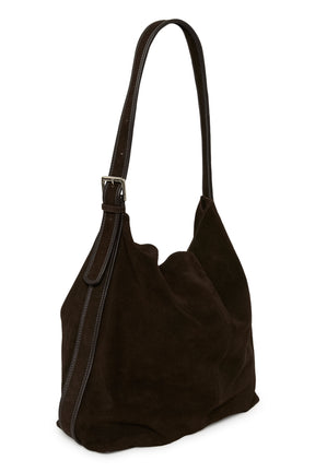 Vue en angle du sac hobo en suède brun foncé avec bandoulière bordée de cuir pour femme par Part Two