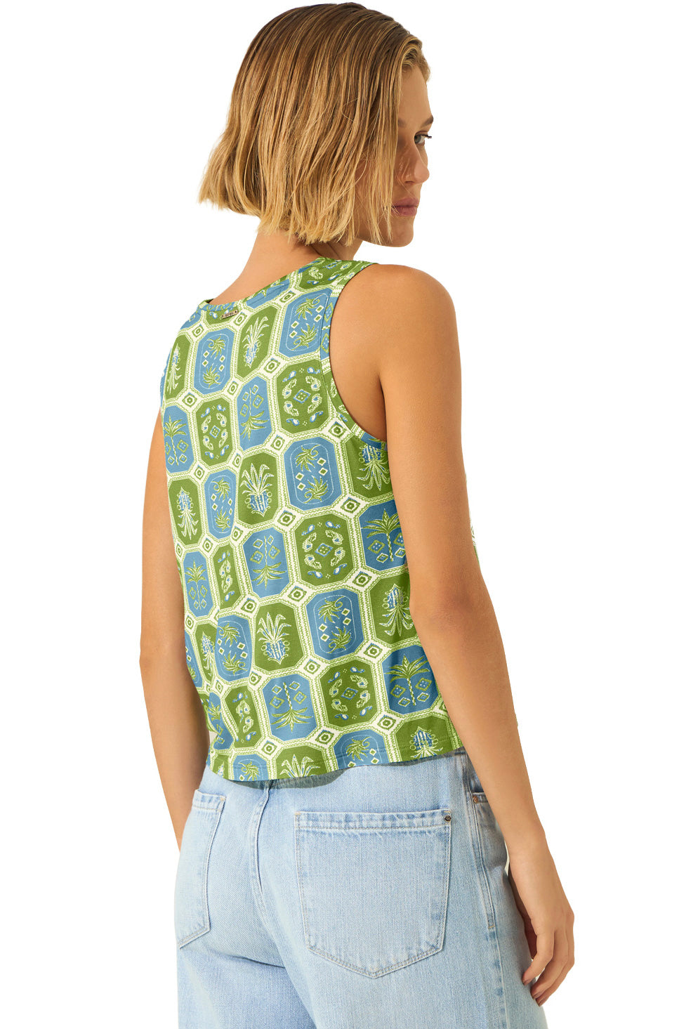 Vue de dos d’une blouse sans manches verte et bleue imprimée, ourlet court droit pour femme par Lez a Lez