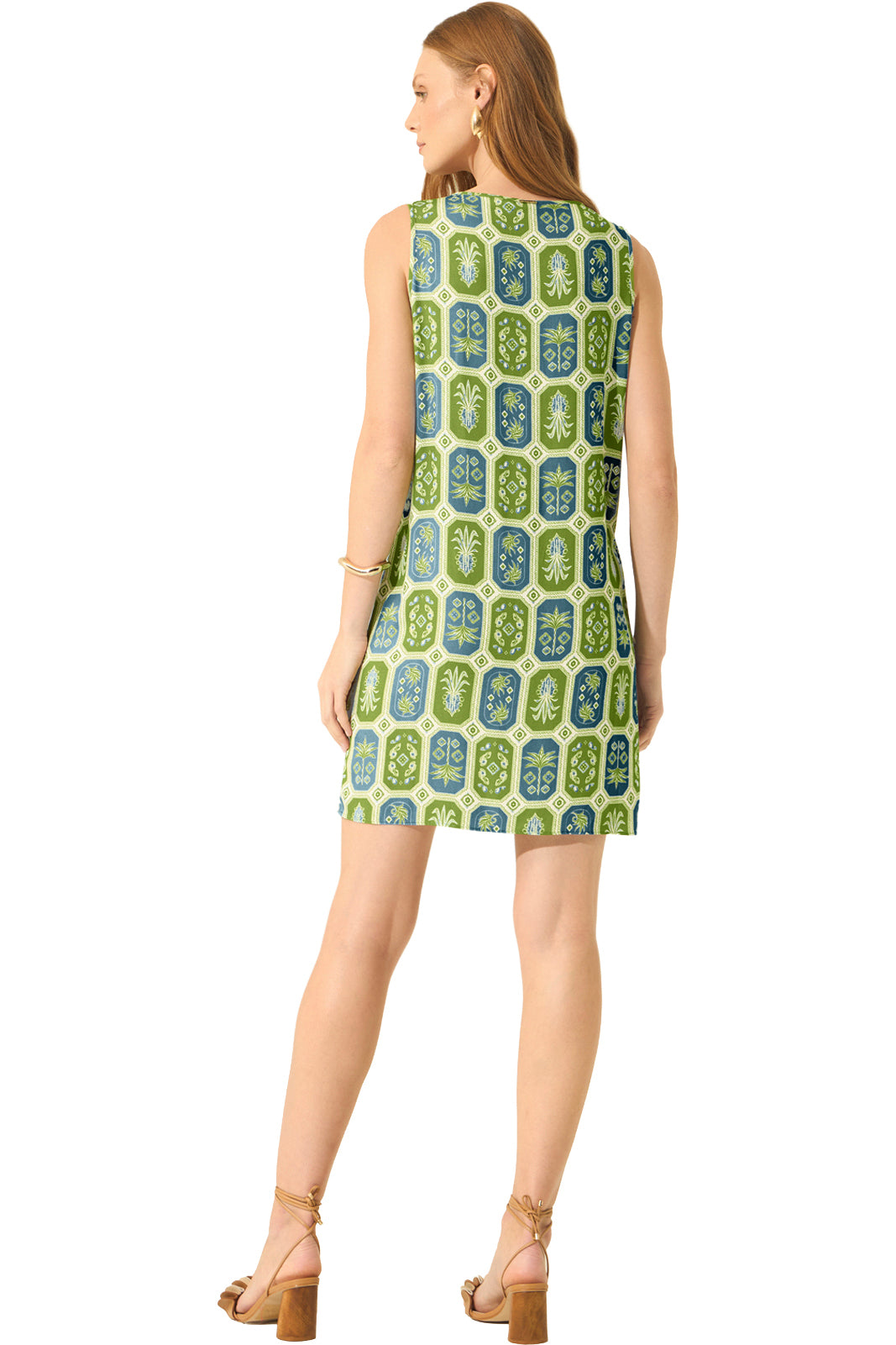 Vue arrière d’une robe droite sans manches verte à motif géométrique bleu et blanc pour femme par Lez a Lez