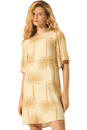 Robe droite crème à motif de palmiers, vue de face avec manches courtes flottantes pour femme par Lez a Lez