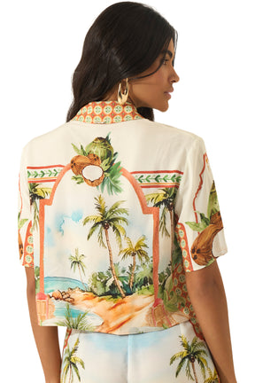 Blouse courte crème à imprimé tropical, scène de plage et col à motif pour femme par Lez a Lez, vue de dos