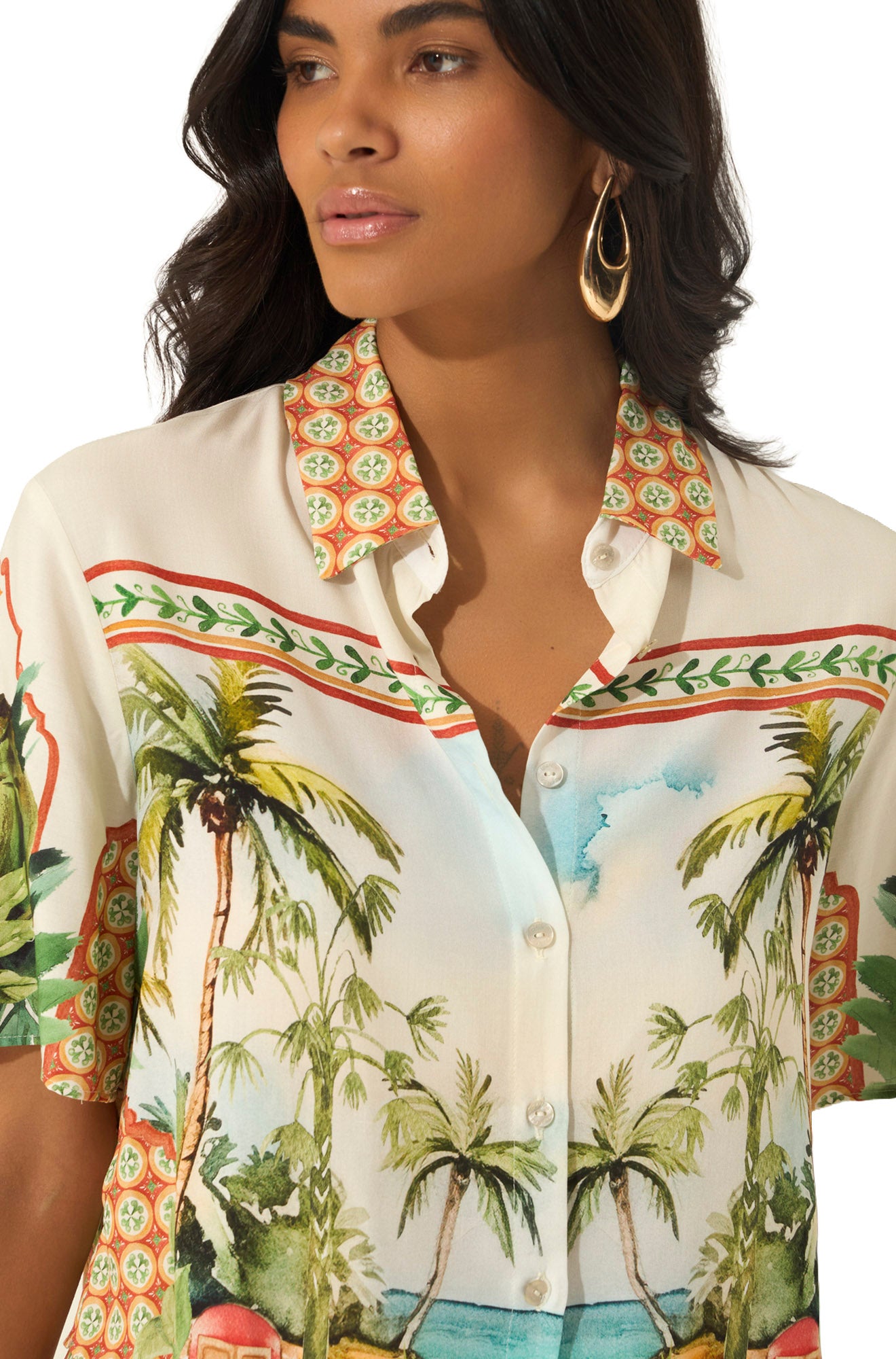 Devant de la blouse crème à imprimé tropical, col à motif et boutons blancs pour femme par Lez a Lez, vue rapprochée