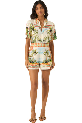 Short ivoire imprimé tropical sur mannequin, vue avant complète avec bordure pour femme par Lez a Lez