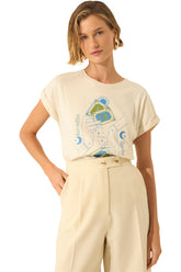T-shirt ivoire à col rond avec imprimé cartes et lunes bleu et vert pour femme par Lez a Lez, vue avant