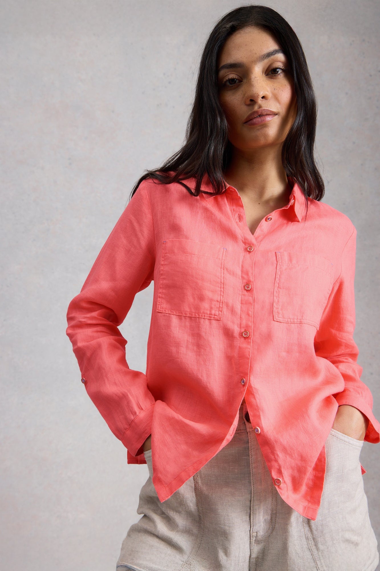 Blouse pour femme par White Stuff | 445248 Corail moyen | Boutique Vvög, vêtements mode pour homme et femme