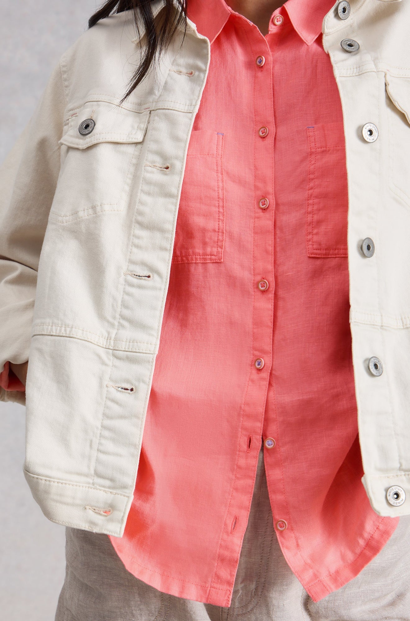 Blouse pour femme par White Stuff | 445248 Corail moyen | Boutique Vvög, vêtements mode pour homme et femme