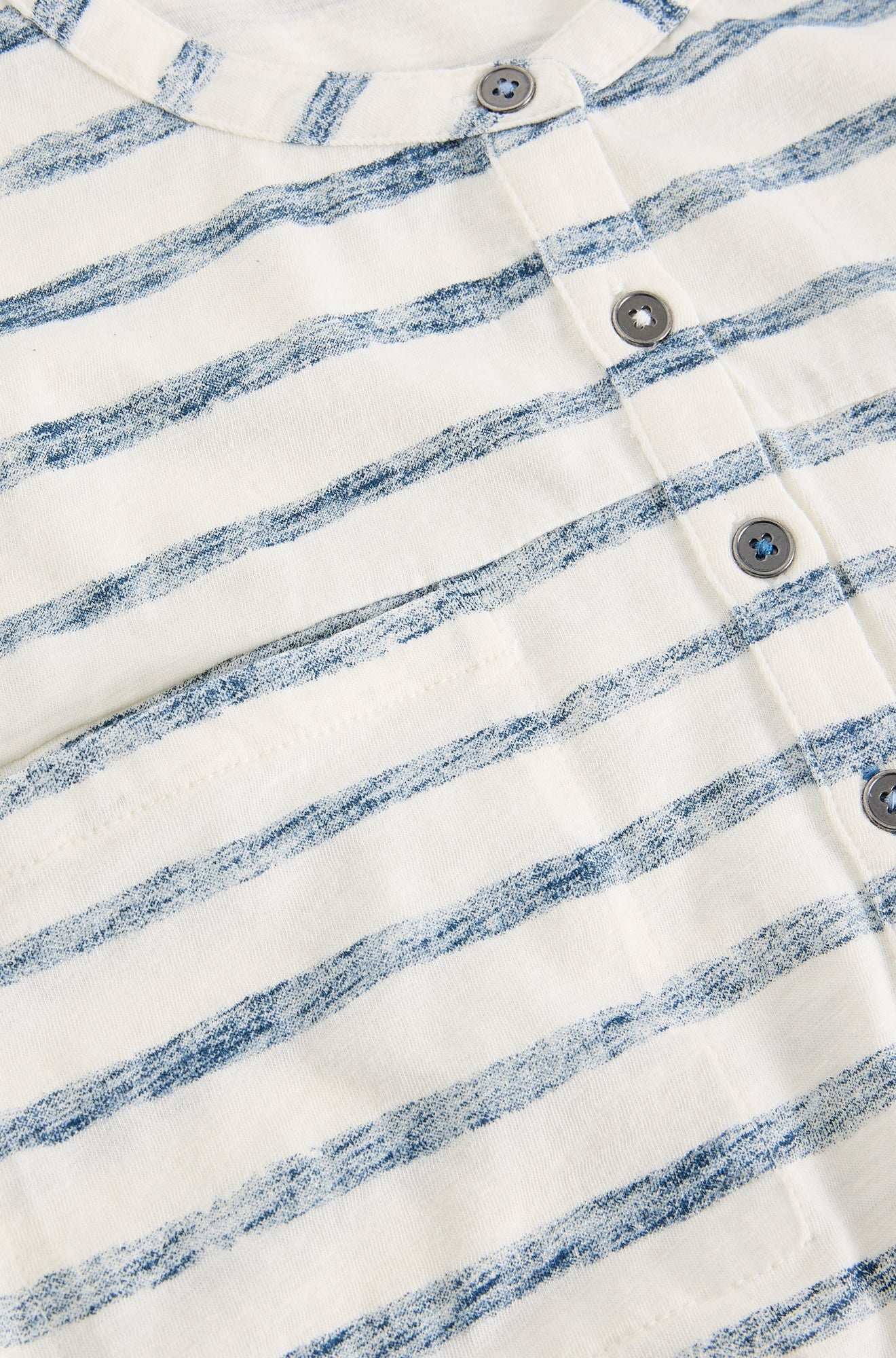 Chandail henley pour femme par White Stuff | 445372 Marine Multi | Boutique Vvög, vêtements mode pour homme et femme