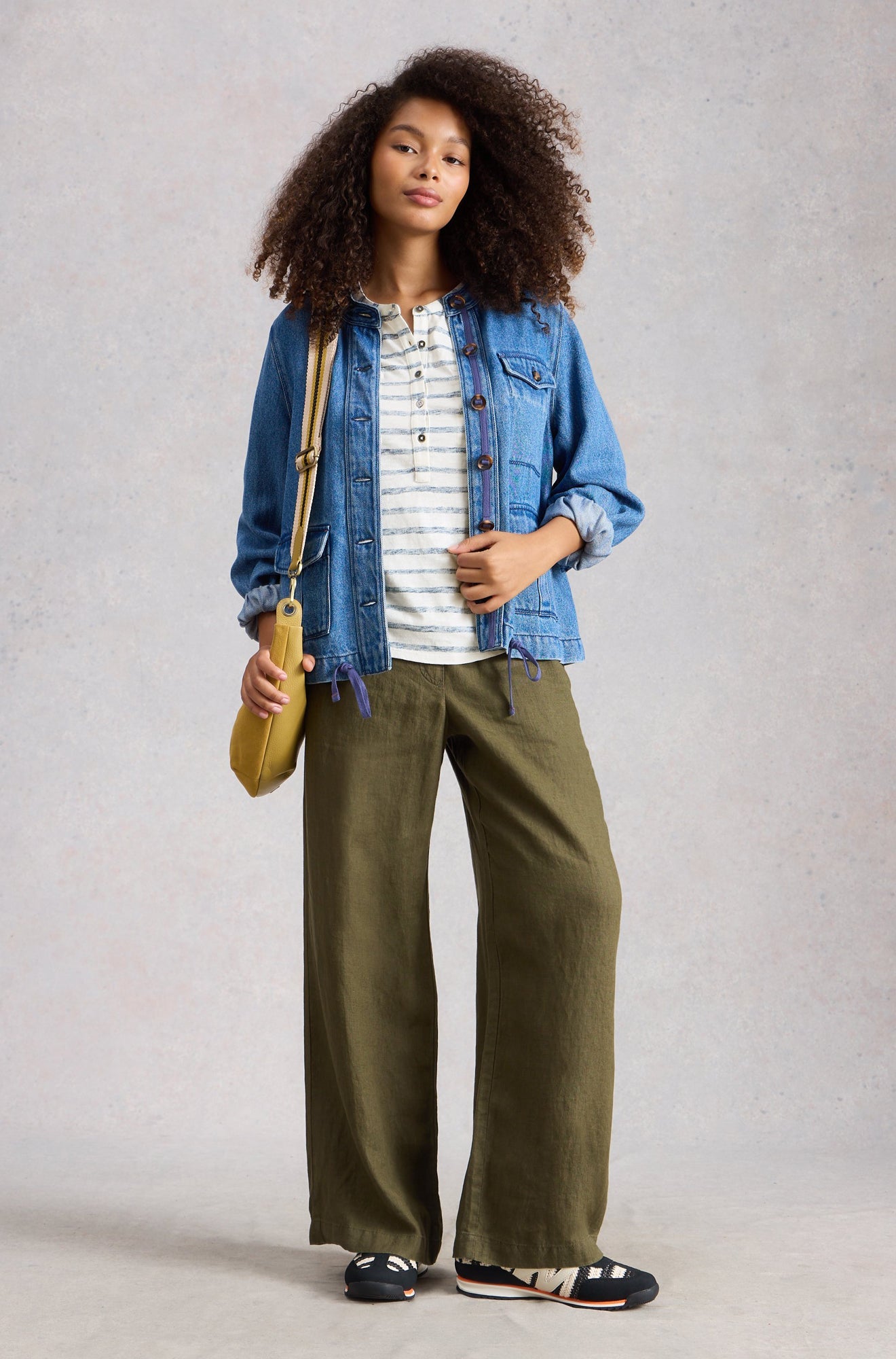 Chandail henley pour femme par White Stuff | 445372 Marine Multi | Boutique Vvög, vêtements mode pour homme et femme