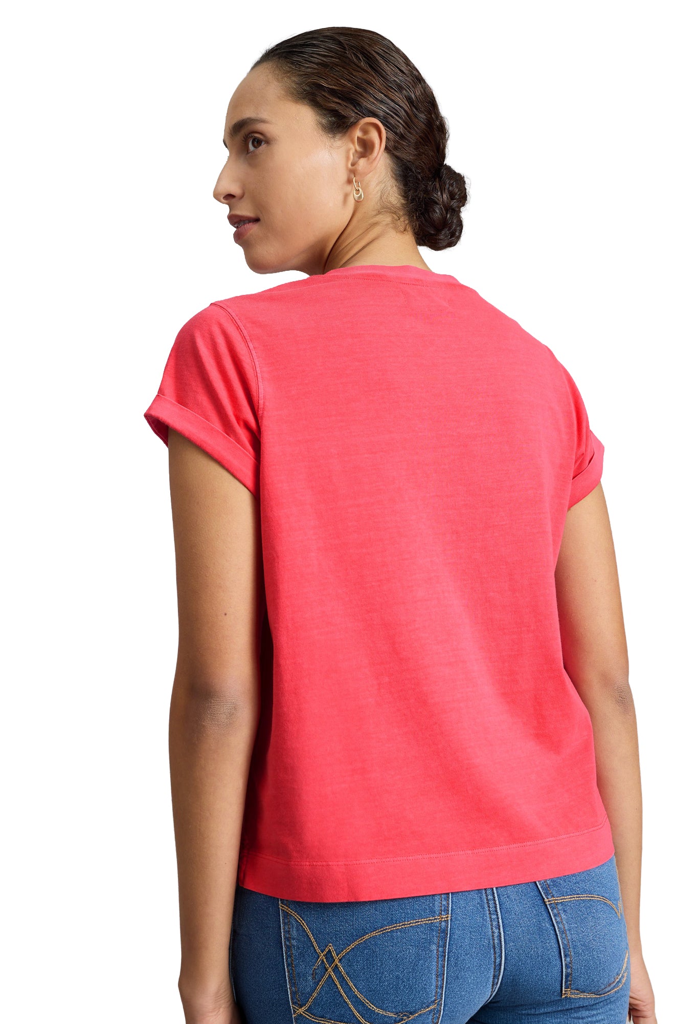 Vue arrière sur modèle du t-shirt corail à manches courtes, dos uni et revers roulés pour femme par White Stuff