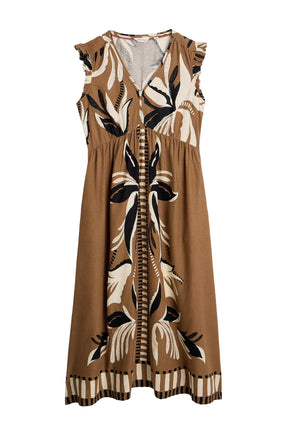 Vue isolée de face d’une robe maxi tan à col en V, épaules volantées, feuilles et bordure pour femme par White Stuff