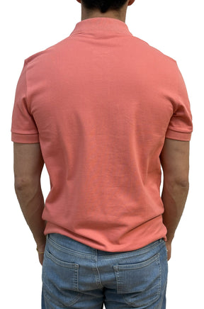 Vue arrière du polo corail avec col côtelé, manches courtes et maille finement texturée pour homme par HUGO BOSS